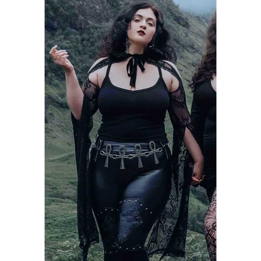 Elegant Black Lace Capelet - Picture 7 of 10